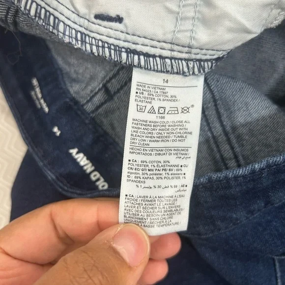 Old Navy Women’s Dark Blue Relaxed Jeans - Picture 4 of 4